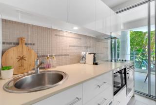 Kai Lani - Oceanfront Escape with Lagoon Pool - Palm Cove - 1