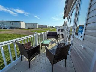 Stunning Caravan With Decking At Haven Hopton-On-Sea Ref 80007L - Great Yarmouth - 3