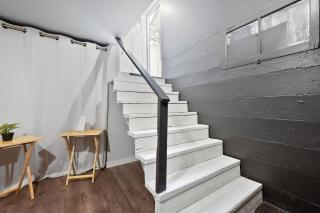 Private Suite UW FREE Parking - 5