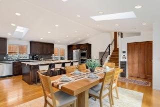 Ultimate Group Getaway Near Ferry, Hot Tub and Games - 9