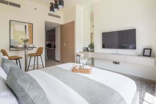 Frank Porter - Azizi Riviera 28 - 1