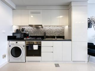 Trophy-Twilight Edge Studio 55th Floor W Lush Lagoon Pool - 1