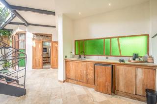 Chic 2-br Villa With Pool, 800m To Canggu Beach - Canggu - 1
