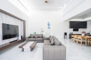 6BR Luxury Villa in Phuket - Ban Kata - 1