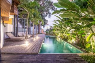 Opulent 1-BR Loft with Art Deco Shared Pool - 3