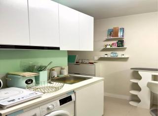 Cozy Studio with Balcony and Pool View - 7