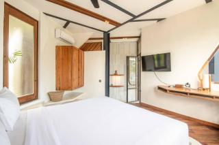 Luxurious 1-br Loft Art Deco Flair Shared Pool - Canggu - 4