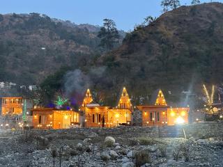 Cabana Riverside Resort - Kainchi Dham - Nainital - 0