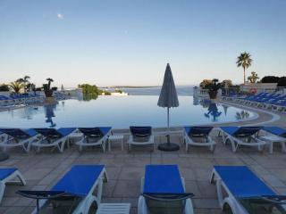 Appartement rénové, piscine à débordement, vue mer - 3