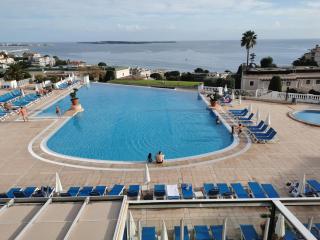Appartement rénové, piscine à débordement, vue mer - 1