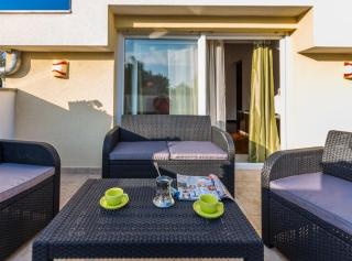 Elegant and Lavish Leisure Apartments Zadar with Outdoor Pool - Zadar - 3