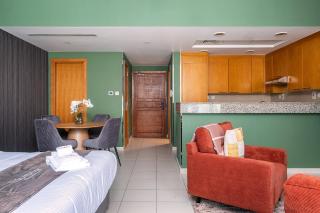 Escape 24 Holiday Homes - Bay Square - Studio Business bay Dubai - Dubai - 1