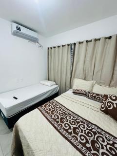 Aconchego da Alê em Porto, Ar condicionado e Piscina, Apartamento inteiro, Cozinha completa, Wifi, 02 Quartos confortáveis, travesseiro nasa , Colchão confortável ideal para férias descanso lazer ou negócios - Porto Seguro - 1