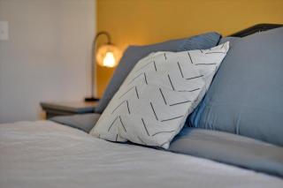 6BR Cozy Home , near Mercedes Benz - 4