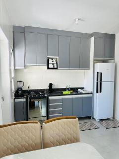 Aconchego da Alê em Porto, Ar condicionado e Piscina, Apartamento inteiro, Cozinha completa, Wifi, 02 Quartos confortáveis, travesseiro nasa , Colchão confortável ideal para férias descanso lazer ou negócios - Porto Seguro - 2
