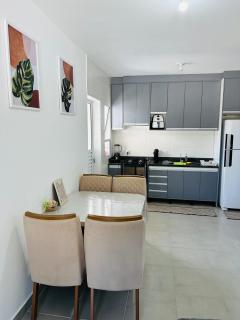 Aconchego da Alê em Porto, Ar condicionado e Piscina, Apartamento inteiro, Cozinha completa, Wifi, 02 Quartos confortáveis, travesseiro nasa , Colchão confortável ideal para férias descanso lazer ou negócios - Porto Seguro - 3