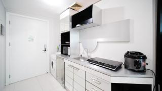Stunning and Cozy 1BR at The Via and The Vue Apartment By Travelio - Surabaya - 8