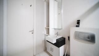 Stunning and Cozy 1BR at The Via and The Vue Apartment By Travelio - Surabaya - 6