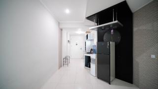 Stunning and Cozy 1BR at The Via and The Vue Apartment By Travelio - Surabaya - 4