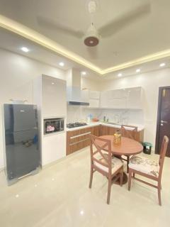 Luxury 1-Bedroom with Balcony & Breathtaking City Views - Islamabad - 3
