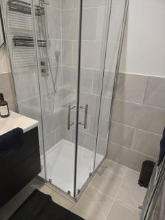 Newly Built Studio Apartment - - 3