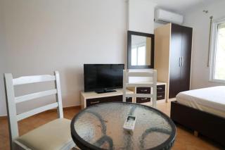 Tirent Apartment-Beachfront Studio at Shkëmbi i Kavajës - 6