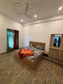 Hotel Somya Sadan - - 8