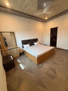 Hotel Somya Sadan - - 6