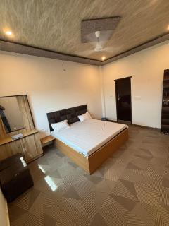 Hotel Somya Sadan - - 5