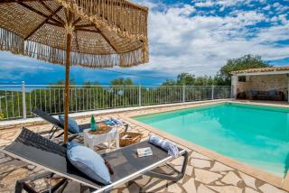 VILLA BETTIE Sea Views & Sunrise 3BR Villa w Pool & Privacy - Gaios - 0