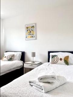 Turquoise Tranquil- 3 Bed House - 2