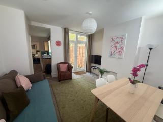 Central 2 bed flat with off street-parking - Bristol - 0