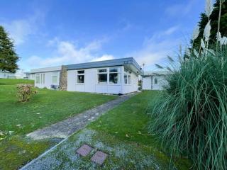 2 bed chalet beaches nearby - Roch - 4