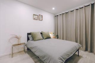 ‘The Lumos’ Designer home Close to Olympic Park - Sydney - 6