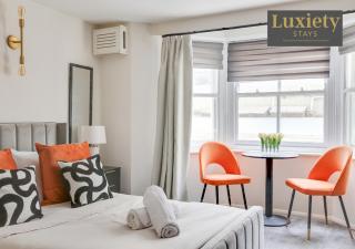 Chic & Sunny Studio City Centre Nr High Street by Luxiety Stays - 1