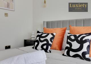 Sunny & Charming Studio City Centre Nr High Street by Luxiety Stays - 1