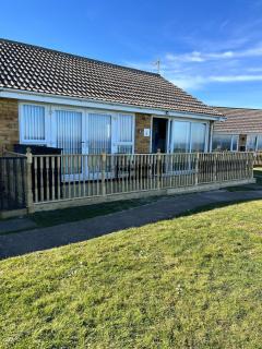 Lovely 5 Berth Bungalow At Waterside Village Park In Corton Ref 14006W - Lowestoft - 0