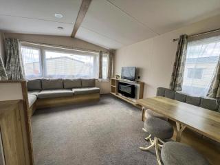 Brilliant 6 Berth Caravan At St Osyth Beach Park In Essex, Ref 28038Cw - Clacton-on-Sea - 2