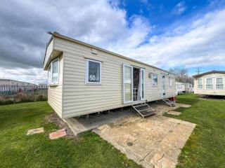 Lovely 4 Berth Caravan At St Osyth Beach Holiday Park Ref 28050Cw - Clacton-on-Sea - 0