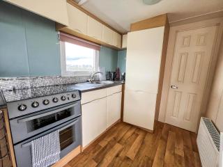 Lovely 4 Berth Caravan At St Osyth Beach Holiday Park Ref 28050Cw - Clacton-on-Sea - 1
