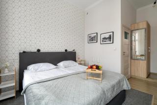 Elegant Very Berry Apartments in Poznań by Noclegi Renters - Poznań - 1