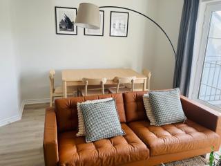 Modern and Spacious Apt5 Sleeps 6 Free Parking - 3