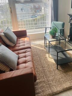 Modern and Spacious Apt5 Sleeps 6 Free Parking - Galway - 2