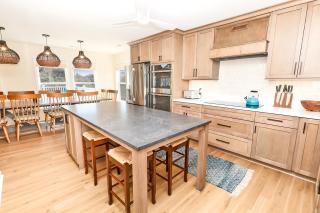 Oceanside, Hot Tub, Screened Porch, Lighthouse Views!- 119, The Haole House - Corolla - 3