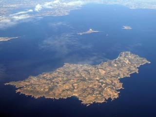 Maison mitoyenne à 200m de la plage, village de Samzun, avec jardin - FR-1-418-91 - 1