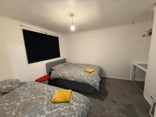 Great for contractors- Flat in Chelmsford with parking for 3 people WITH WIFI - - 0