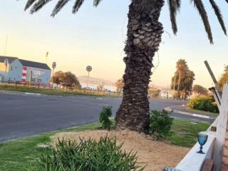 Sun Kiss Beach and Deluxe Garden Cottages - 1