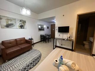 Two Palm Tree Villas by Trisha - Manila - 0