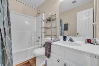 Pool and Patio, 8 minutes from Mall of Georgia! - Buford - 4