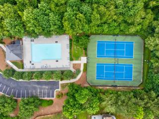 Relaxing 3BR Duplex Home w/ Pool & Patio - Buford - 1